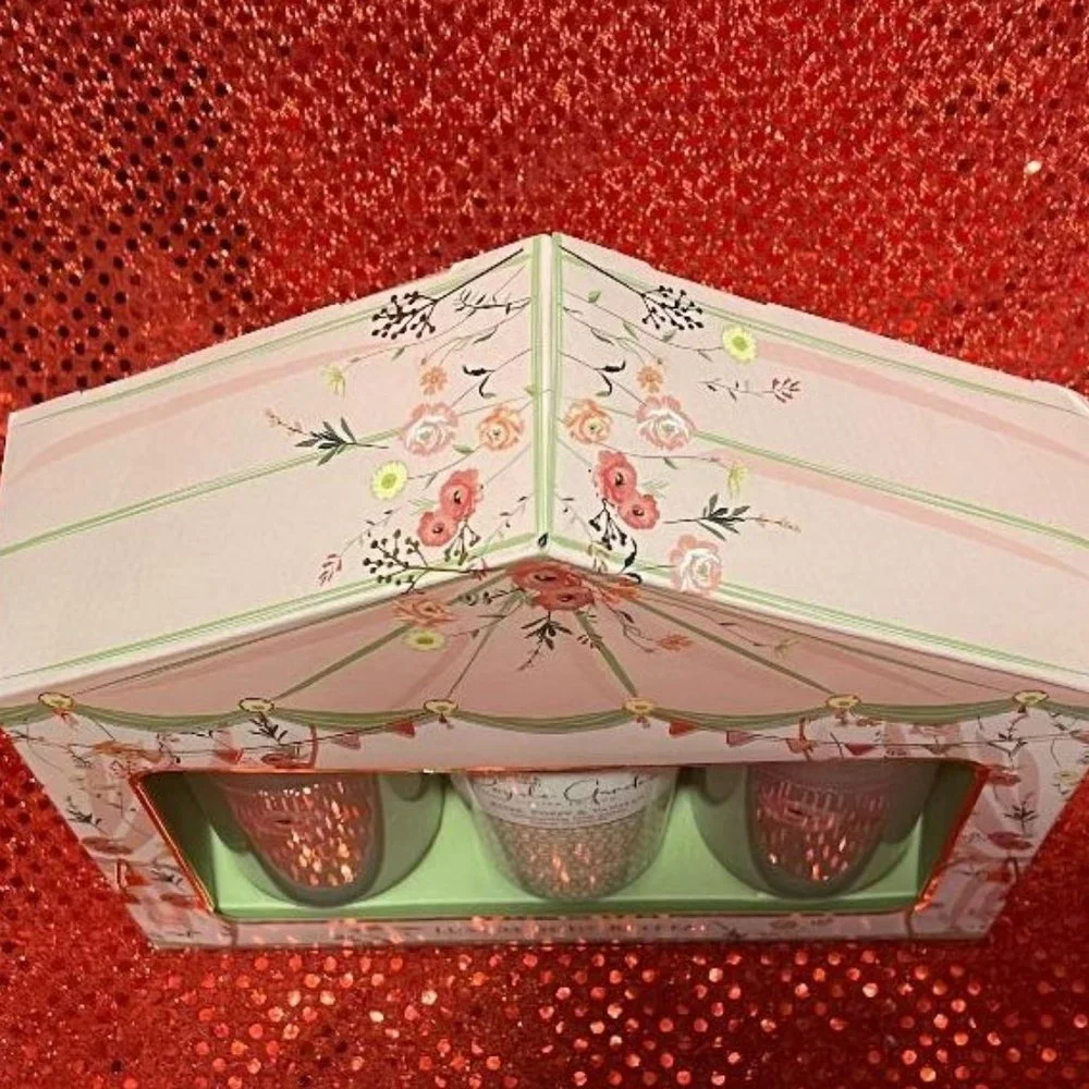 LIMITED EDITION ROSE POPPY & VANILLA LUXURY BODY RETREAT SET BY BAYLIS & HARDING